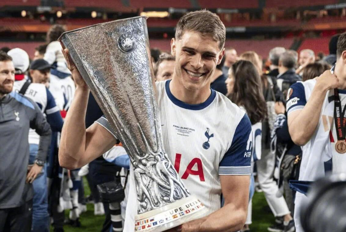 华体会体育-巴萨锁定范德芬替代巴斯托尼，荷兰中卫或今夏加盟|巴塞罗那|热刺|亚历山德罗·巴斯托尼|托特纳姆热刺|国际米兰_新浪体育_新浪新闻